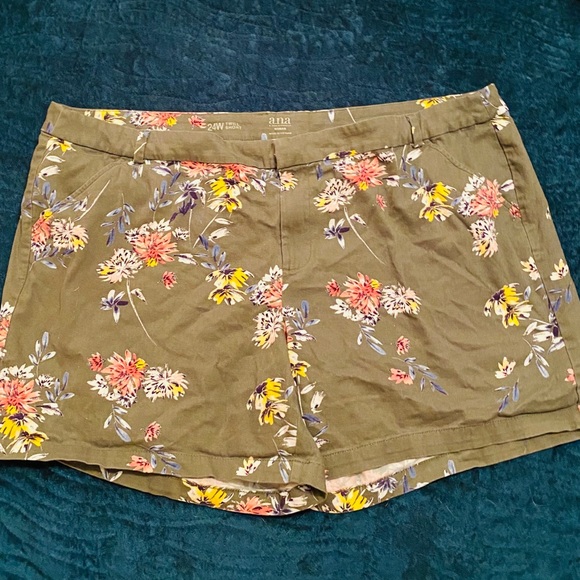 (3 for $20) Plus Floral Chino Short 7” Inseam EUC - Picture 2 of 4